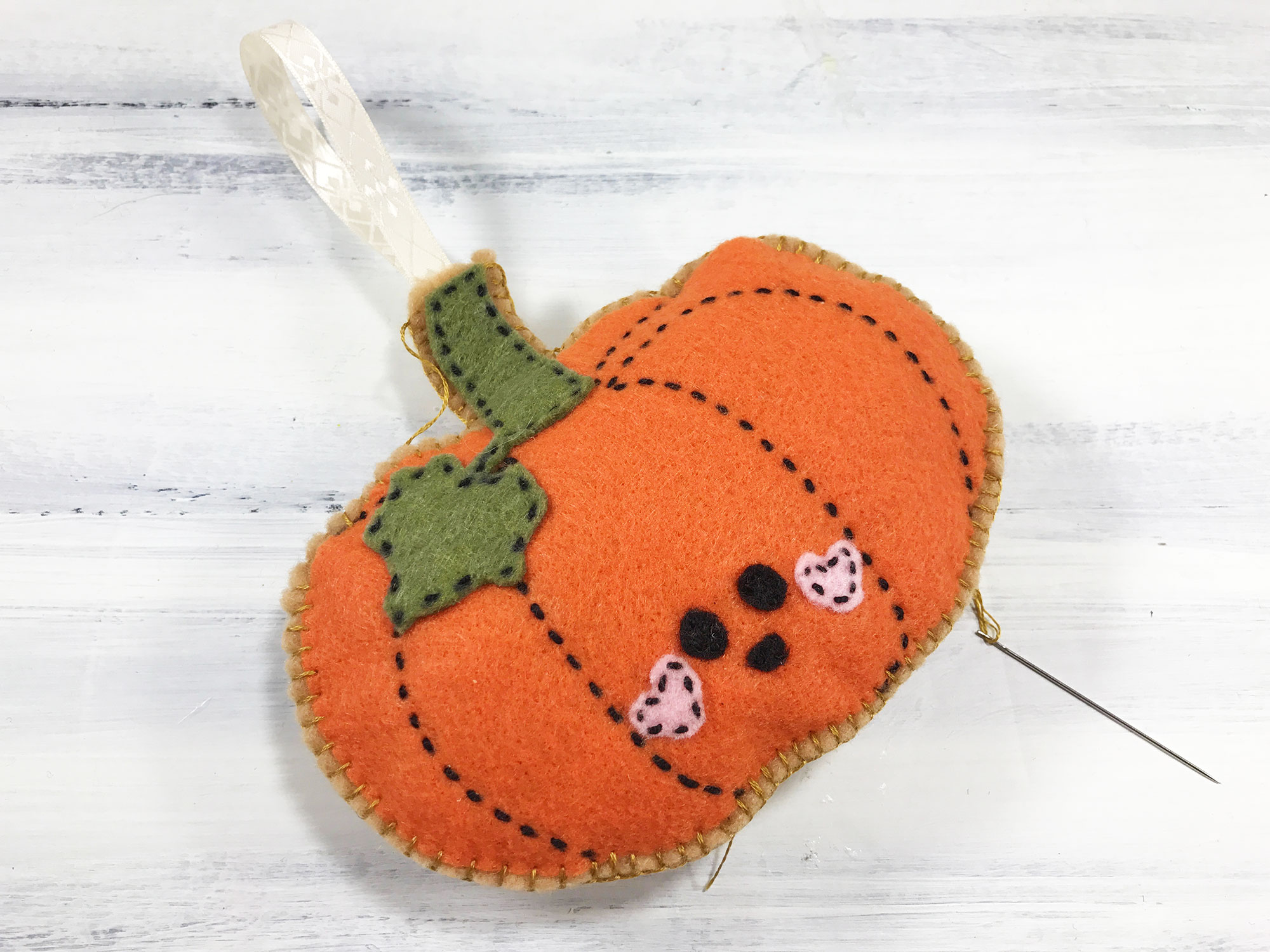 Fall Friends: Felt Ornaments and Paper Cards | Pumpkin | Candy Corn | Leaf | Acorn | Free Pattern | Cricut Maker Projects