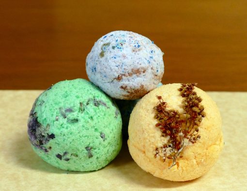 Bath Bomb DIY -- Great for holiday gifts or even a party! | JenuineMom.com