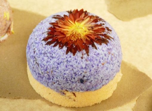 Bath Bomb DIY with dried flowers — get the recipes and tutorial! | JenuineMom.com