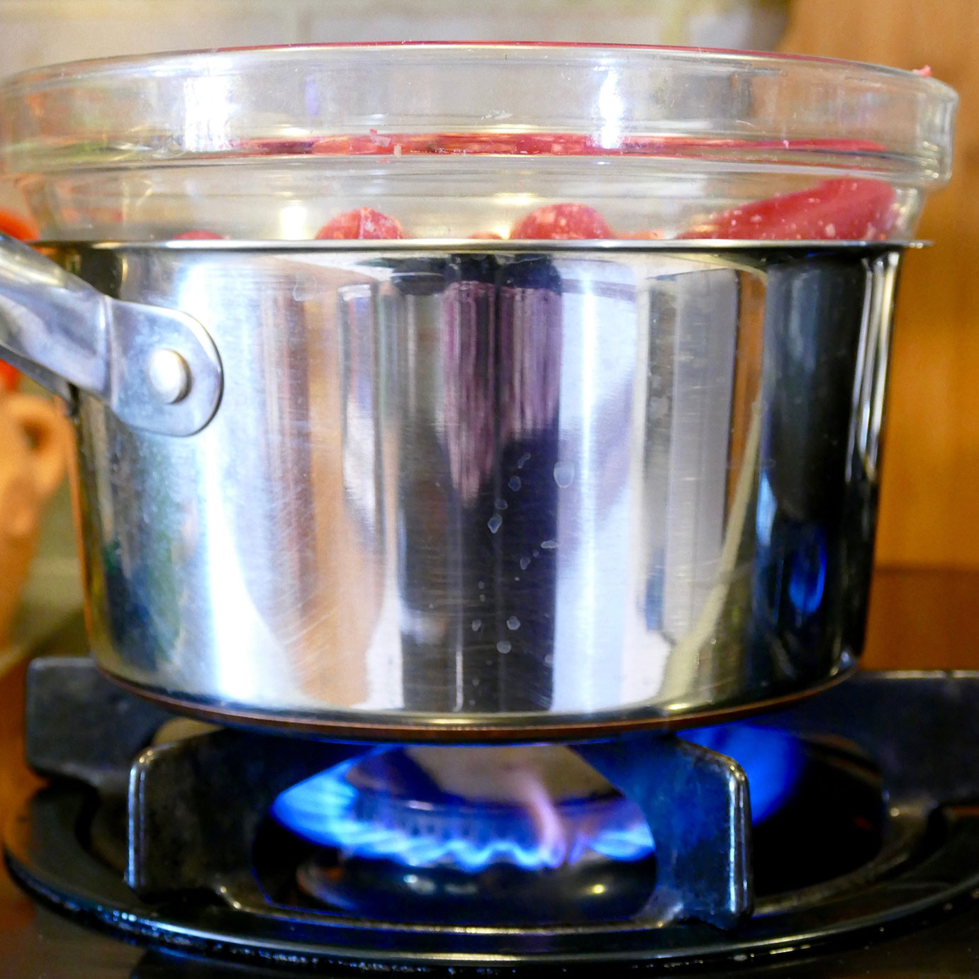 How to Make a Double Boiler With a Pot and a Bowl