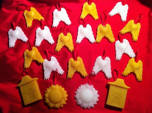 DIY Beeswax Ornaments for holiday gifts and sewing | JenuineMom.com