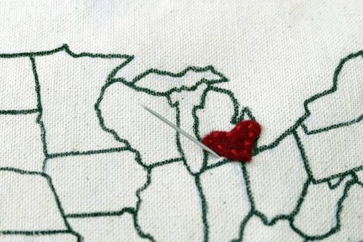 DIY Map Pillow | State to State Hearts | JenuineMom.com