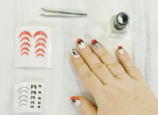 Diy Minnie Mouse Nail Tips Vinyl Appliques Made On The Cricut Jennifer Maker