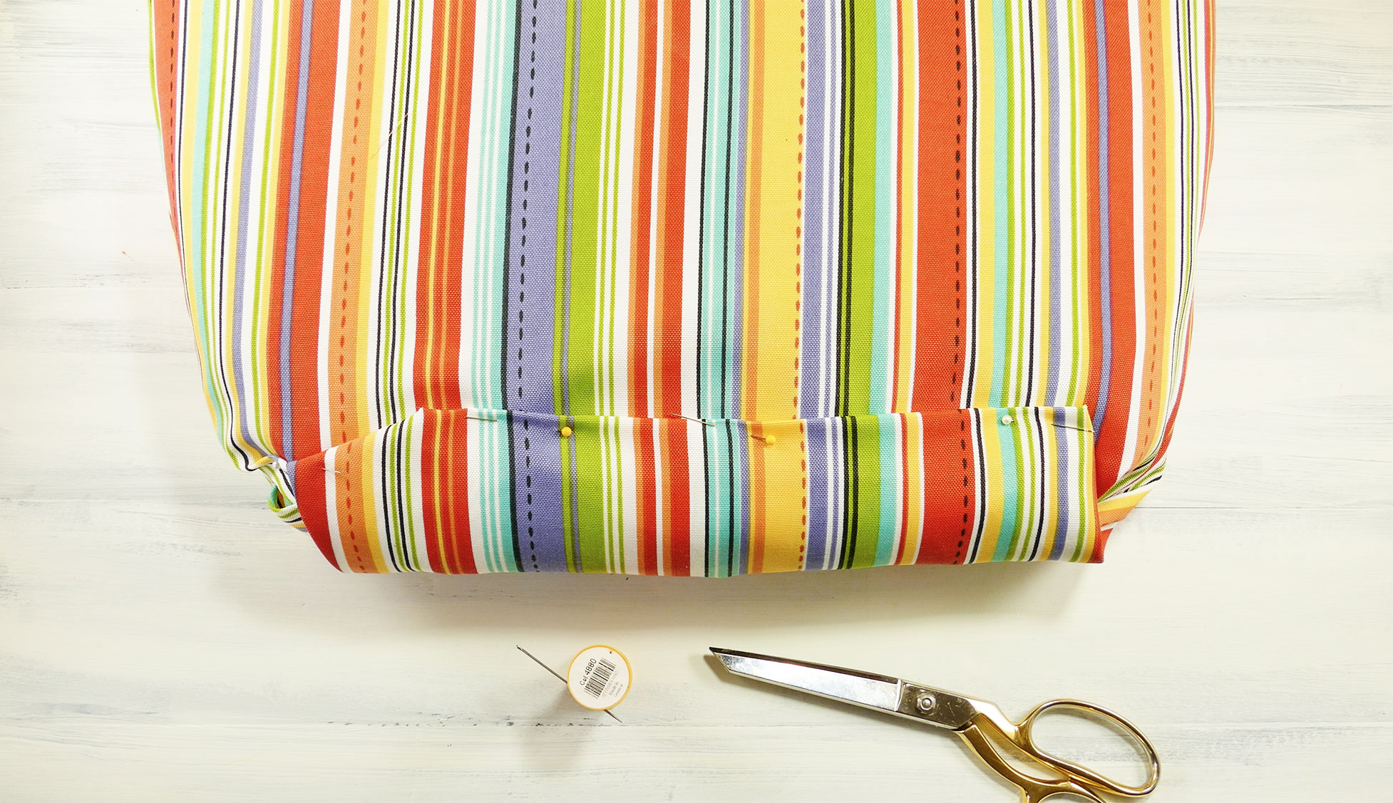 How to Recover Your Old Outdoor Cushions Easily & Quickly | JenniferMaker.com