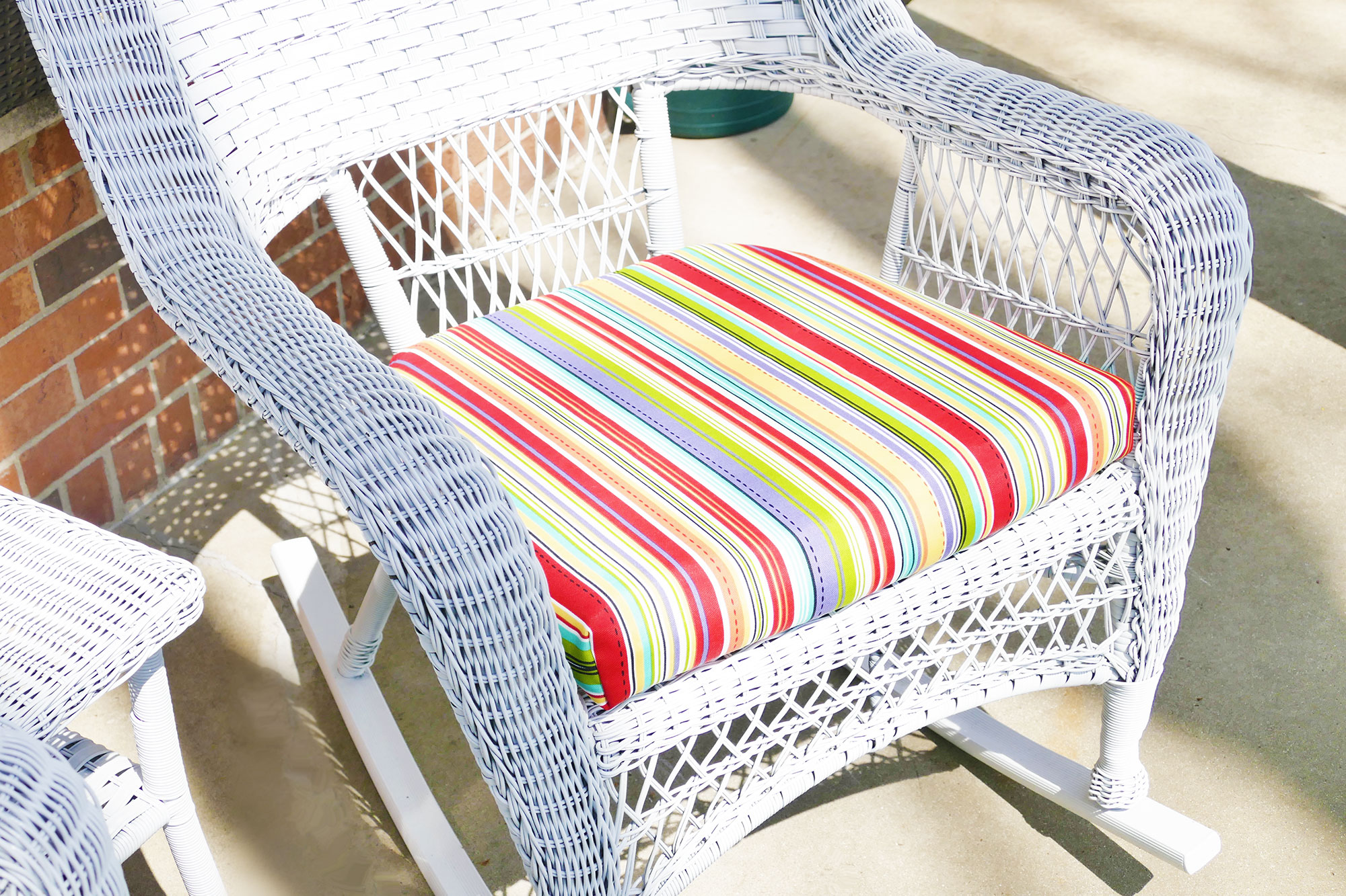 How to Recover Your Old Outdoor Cushions Easily & Quickly | JenniferMaker.com