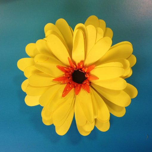 A pretty paper daisy