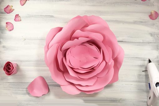 Place your petals on your base of the giant rose