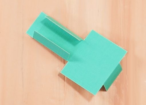 Fold the support of the pop-up birthday cake card