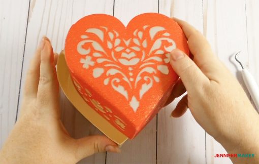 Put the lid on your 3d paper heart box