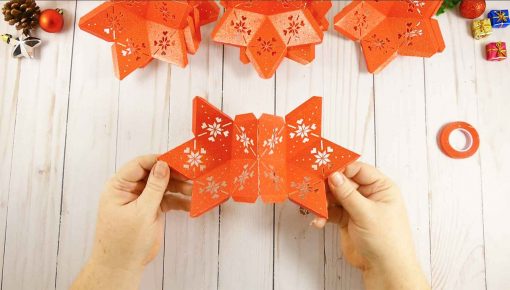 Attach two stars together to begin your 3D paper star