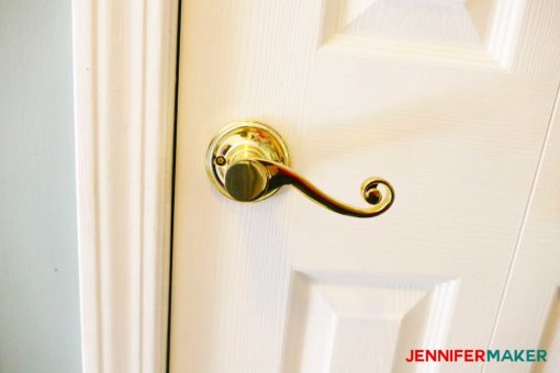 Door scroll handle lever on a closet door