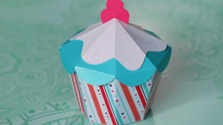 DIY Cupcake Gift Box: Great for Gift Cards and Parties! - Jennifer Maker