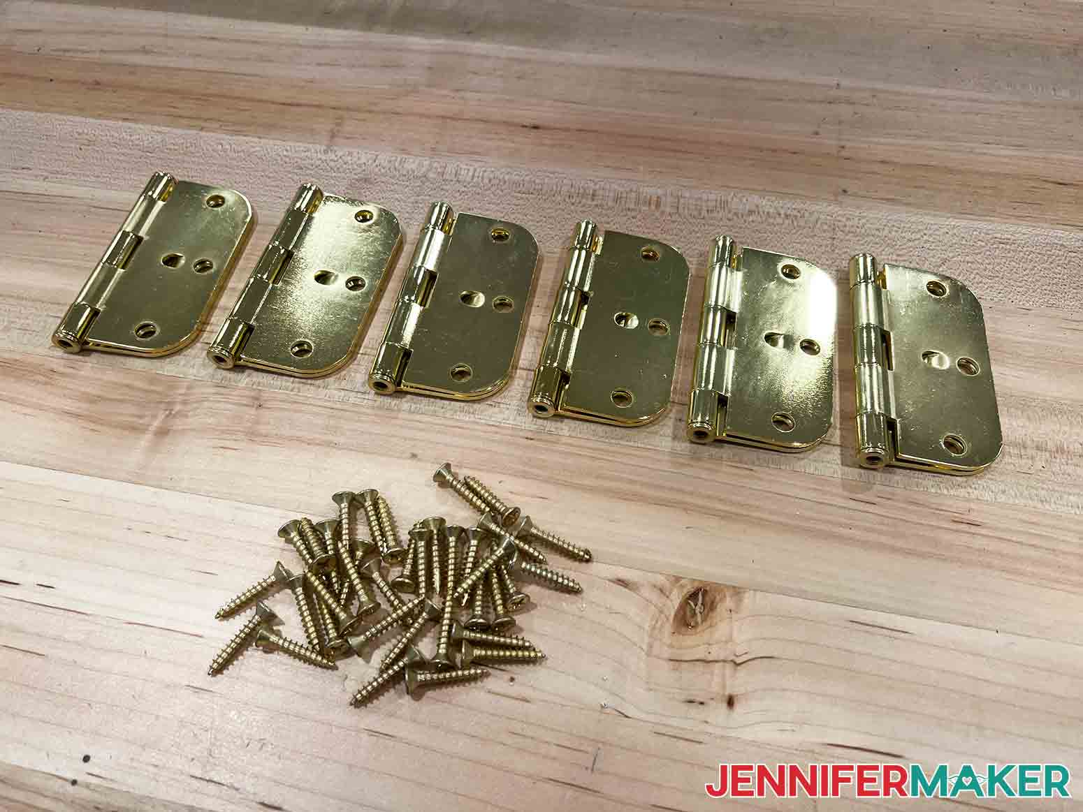 Six brass hinges and screws for the wood DIY backdrop stand