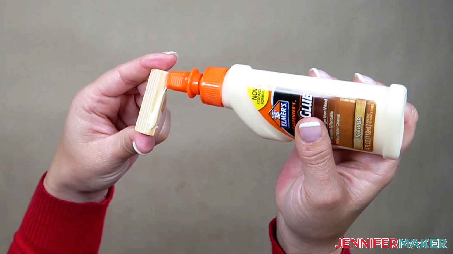 Use wood glue to glue wooden blocks together.