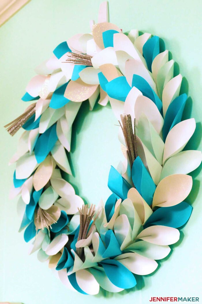 DIY Winter Wreath Made from Paper on a Cricut | Christmas Wreath | DIY Home Decor | #cricut #wreath #christmas