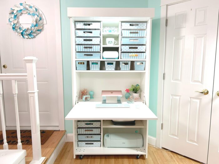 DreamBox Center with center table extended