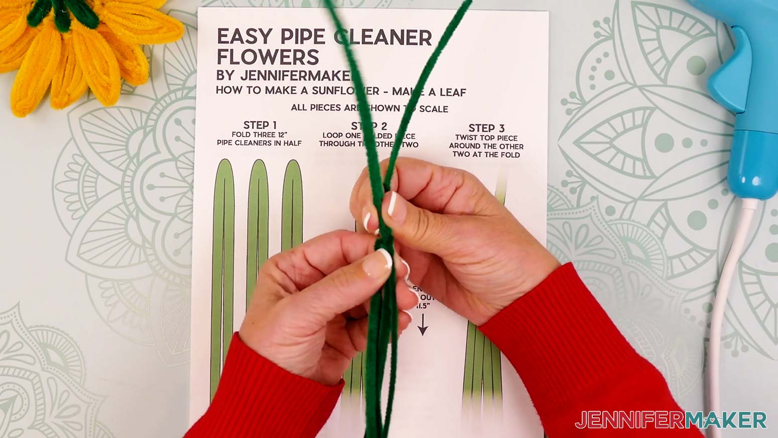 Close to the joint, twist the top pipe cleaner leaf section once to secure the pieces together.