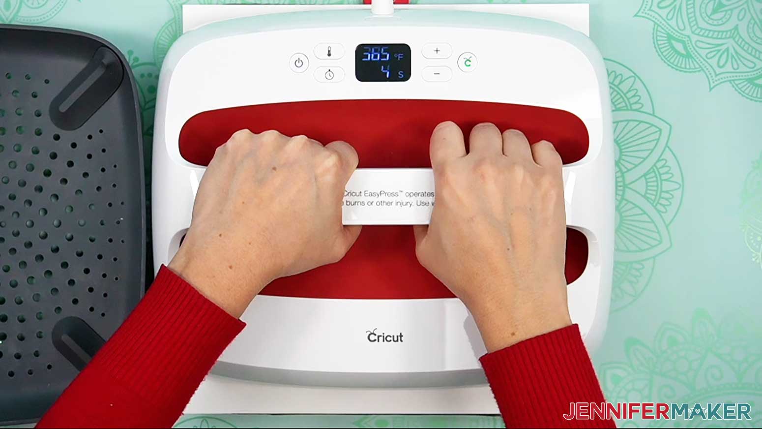 Press the lens cloth for 5 seconds to remove any wrinkles or moisture