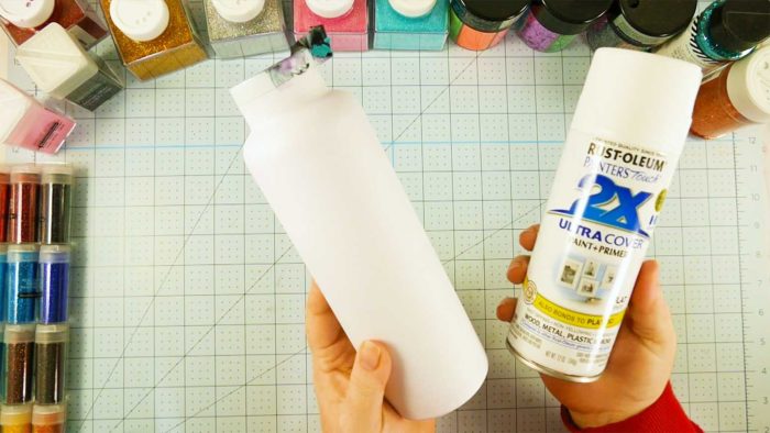 https://jennifermaker.com/wp-content/uploads/glitter-tumbler-tutorial-rustoleum-spray-paint-can-700x394.jpg