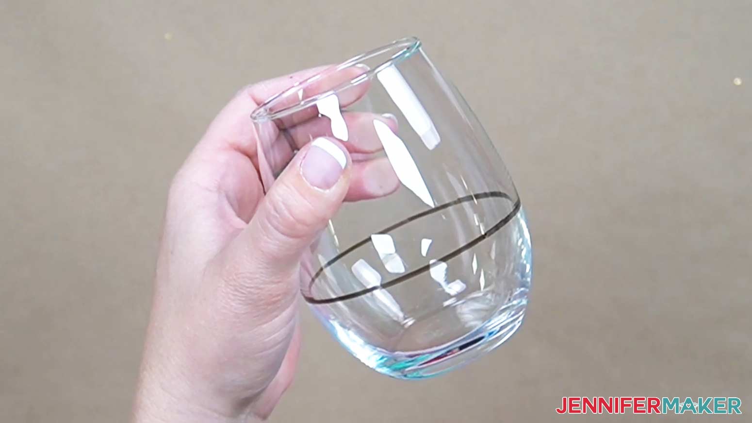 Make a guideline around the entire glass to mark the place where the glitter will stop on the glass.