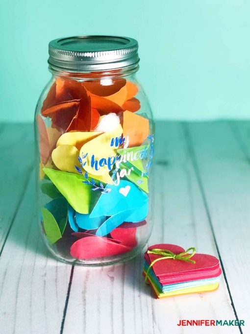 Easy Cricut Project: Make this Happiness Jar to celebrate all the things that make you happy! #cricut #happiness