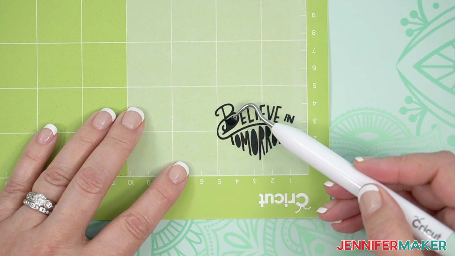 use the weeding tool to weed small parts like the inside of a letter