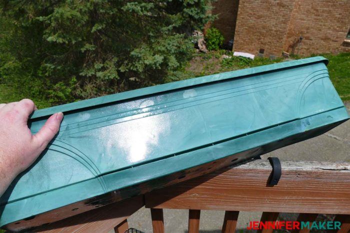 How to Spray Paint Plastic Planters in 7 Easy Steps