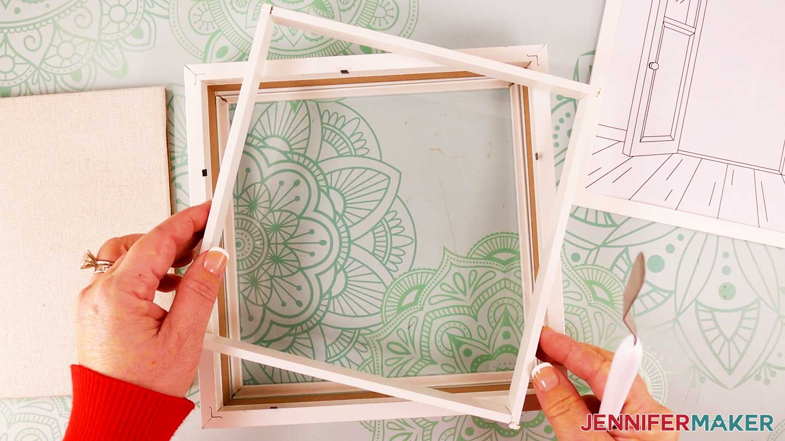 Remove the wooden insert from the frame in order to assemble the light painting shadow box