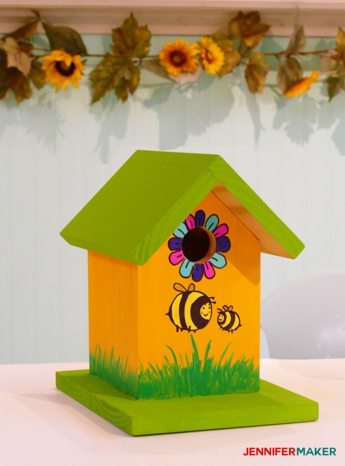 Make a painted birdhouse with our free birdhouse plans! | diy birdhouse