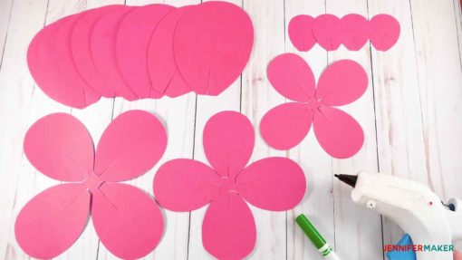 How to make a big paper flowers - A girl and a glue gun