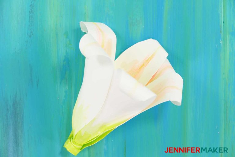 make-paper-lily-flowers-to-celebrate-spring-jennifer-maker