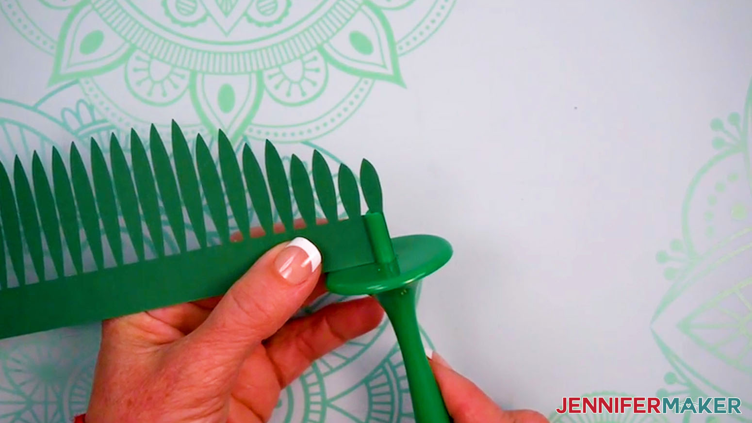 Insert the smaller end of the leaves into the Flowtool.