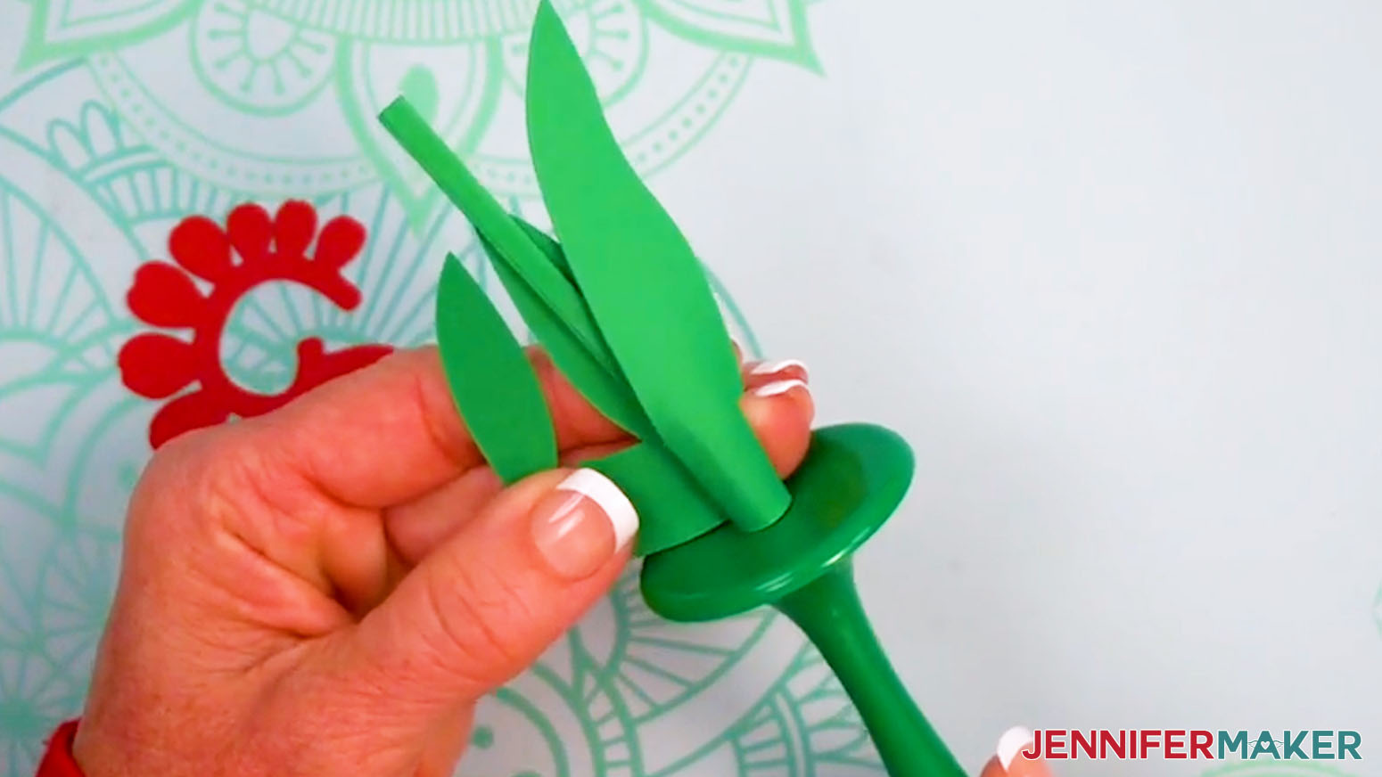 Roll the tulip stem and leaves with the Flowtool.