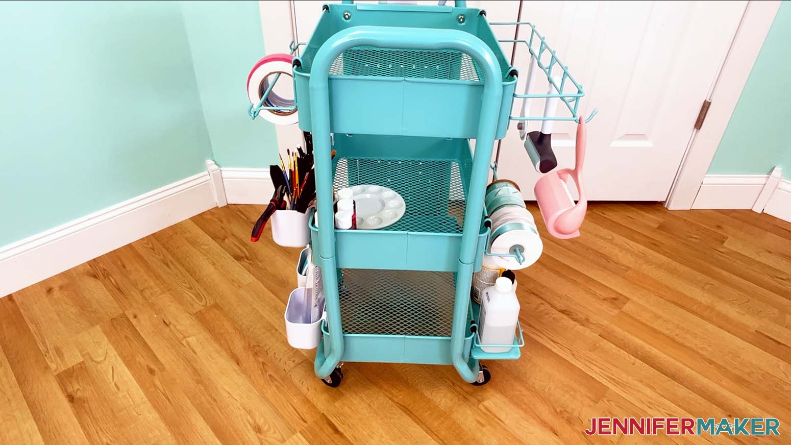 Some accessories are added to the outer areas of the craft cart.