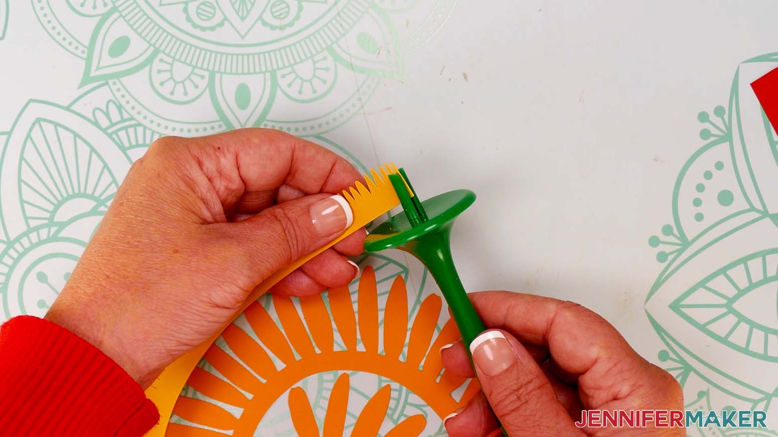 Insert the small end of the daisy in to the Flowtool to roll and assemble the flower.