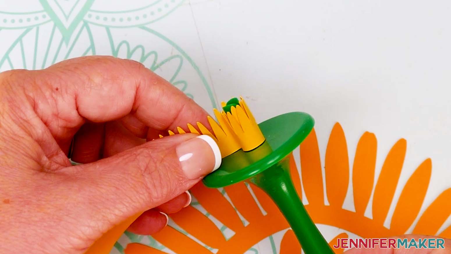 Turn the Flowtool and roll the flower around the center.