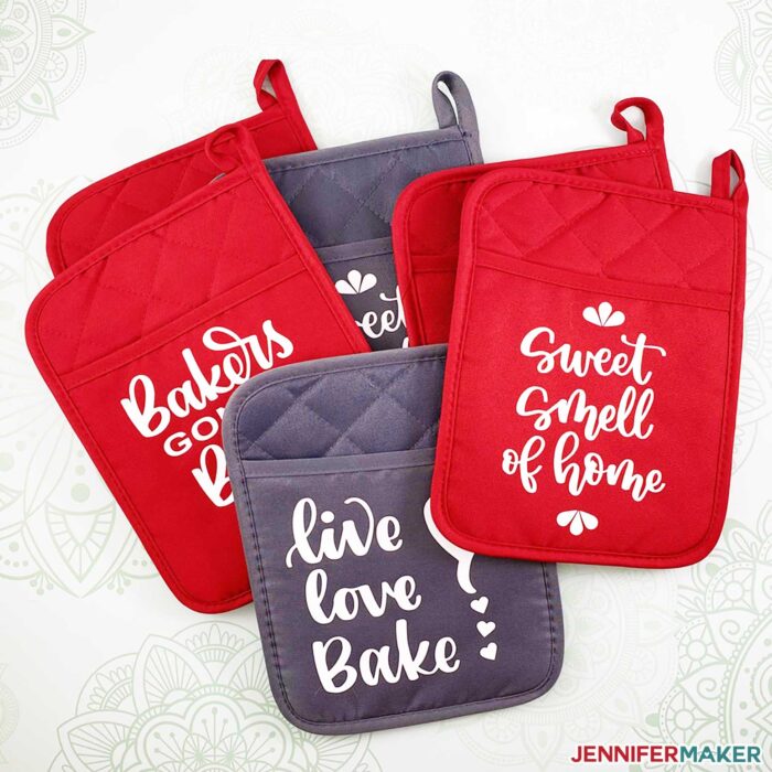 Personalized Pot Holders & Oven Mitts with Cute Decals and Split Monograms made with Iron On Vinyl on the Cricut #giftideas #cookiekit #cricut