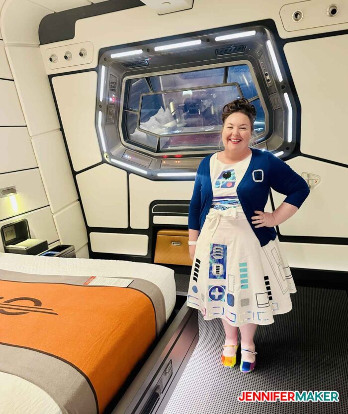 Jennifer Maker's R2D2 dress on the Star Wars Galactic Starcruiser