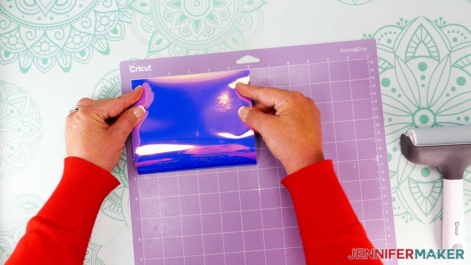 Place the holographic vinyl on a purple StrongGrip machine mat.