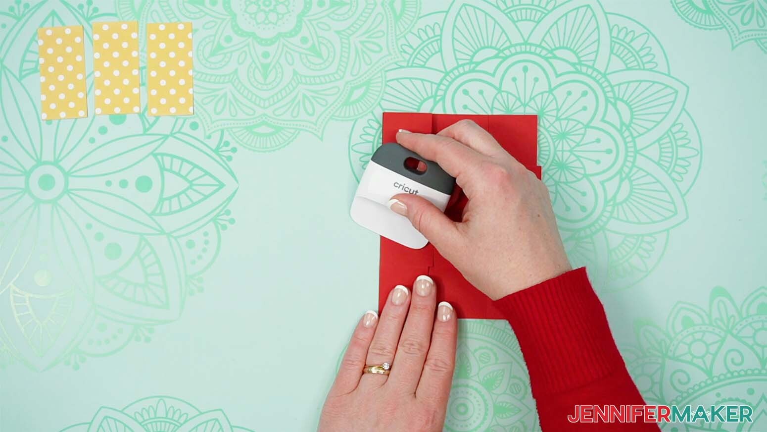Use a scraper to ensure the creases are well made when assembling the drawer boxes for the tower gift box.