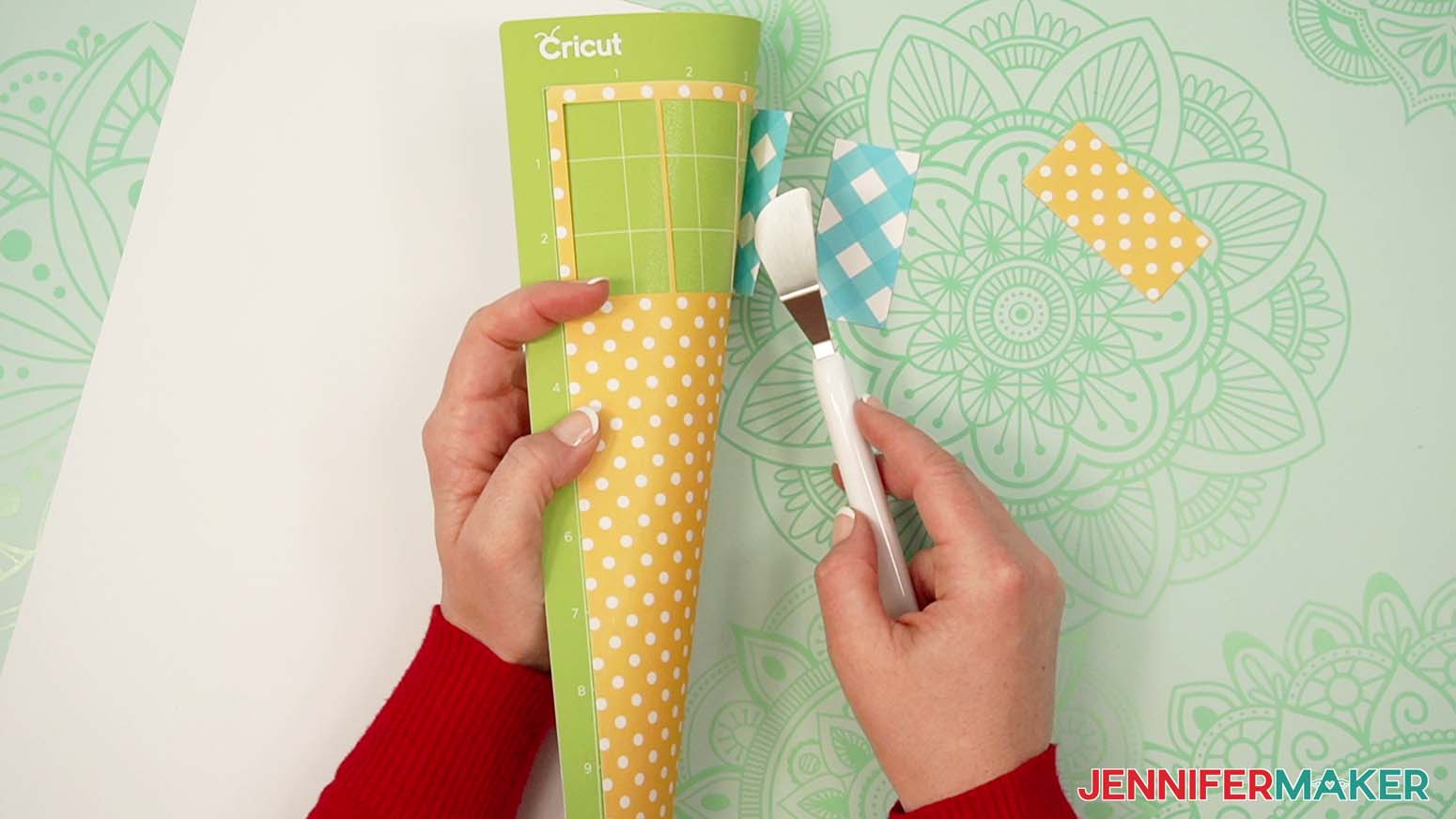 Use a spatula to help remove small or delicate items from the machine mat after cutting.