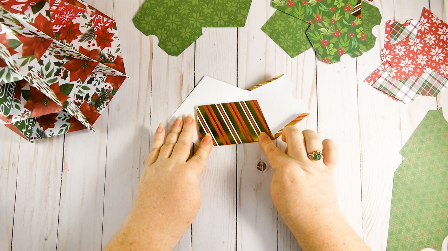 Fold up the boxes of each drawer for the Christmas Tree Advent Calendar