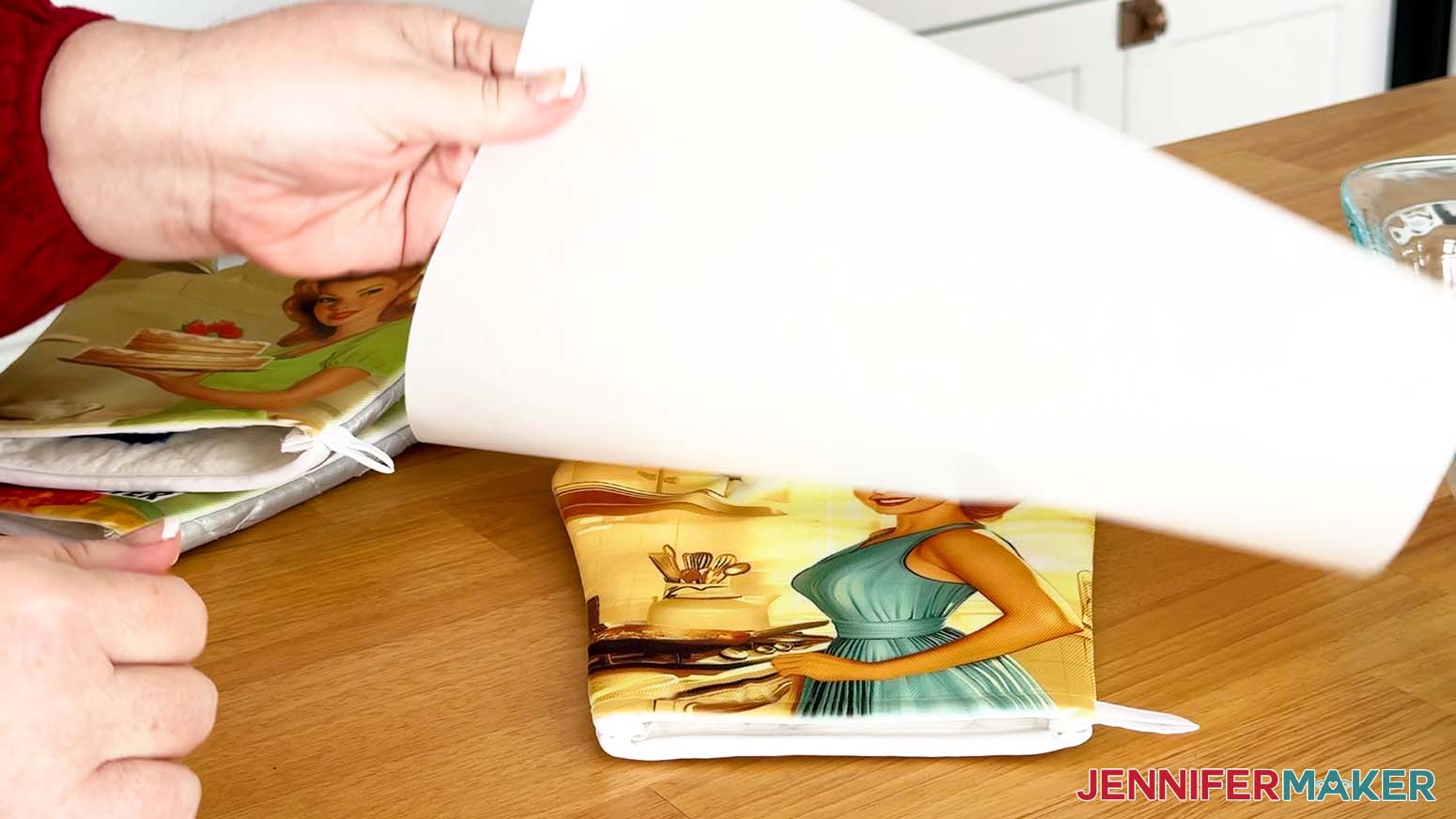 No color transferred from the Sublimation Oven Mitt to the paper when a heated pan was set on top.