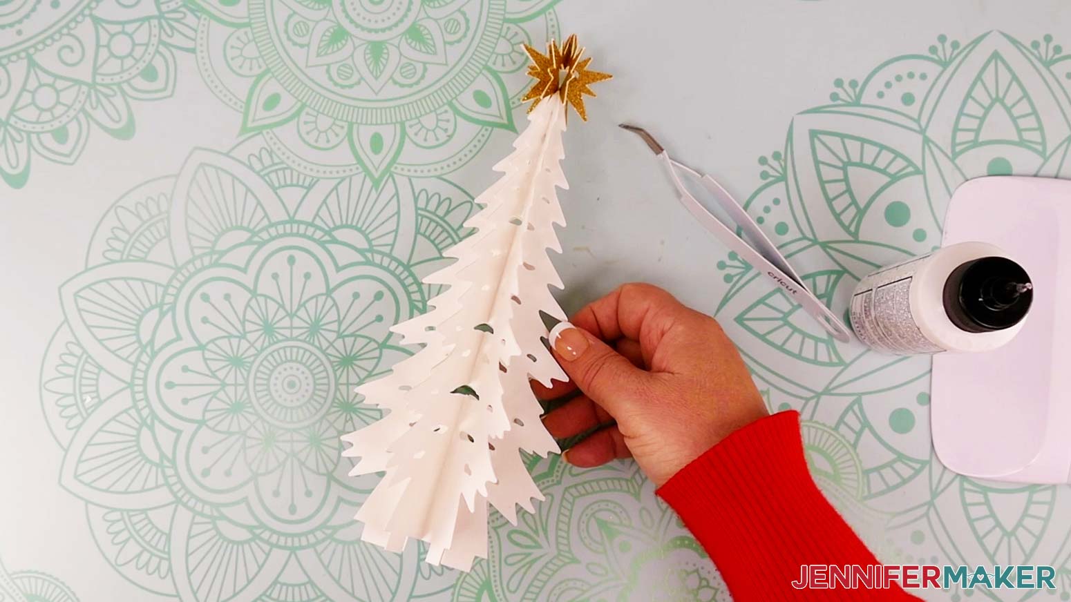 Do the same thing with the last tree piece to complete the 3D shape.